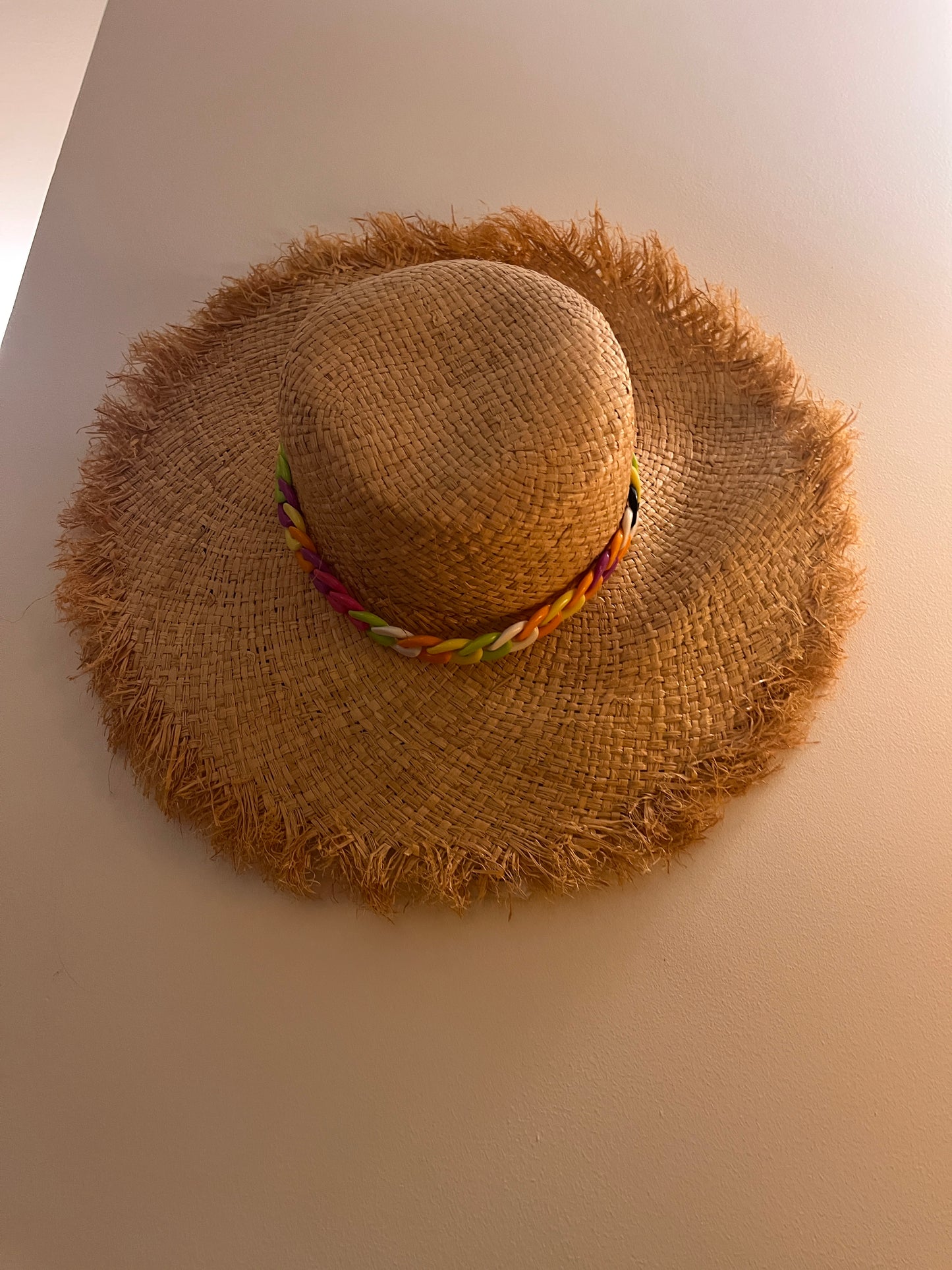 Cappello straw vibes – catena chunky multicolor